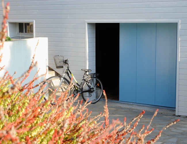 Porte de garage coulissante Maestro avec portillon intégré 